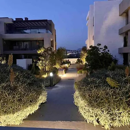 Modern Luxury Penthouse, 15 Minutes Marbella Apartment Estepona