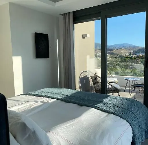 Modern Luxury Penthouse, 15 Minutes Marbella 埃斯特波纳