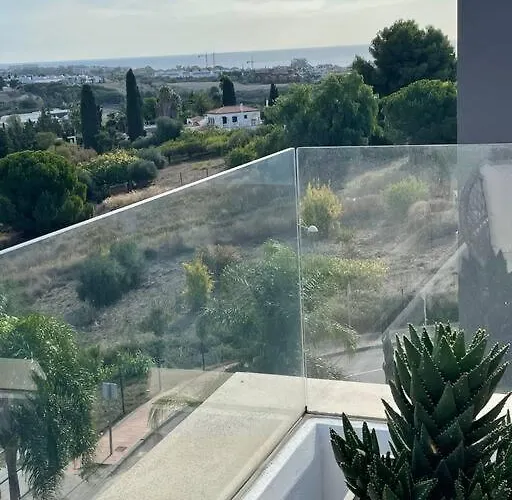 Modern Luxury Penthouse, 15 Minutes Marbella 아파트